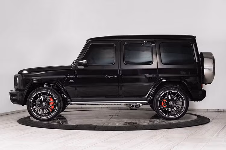 Không muốn dừng lại ở đó, một công ty chuyên bọc thép cho xe ôtô của Canada là Inkas Armored Vehicle Manufacturing vừa chính thức giới thiệu phiên bản Mercedes-AMG G63 2019 bọc thép, phiên bản cao cấp nhất của dòng G-Class nhằm mang đến cho xe thêm một công năng mới.