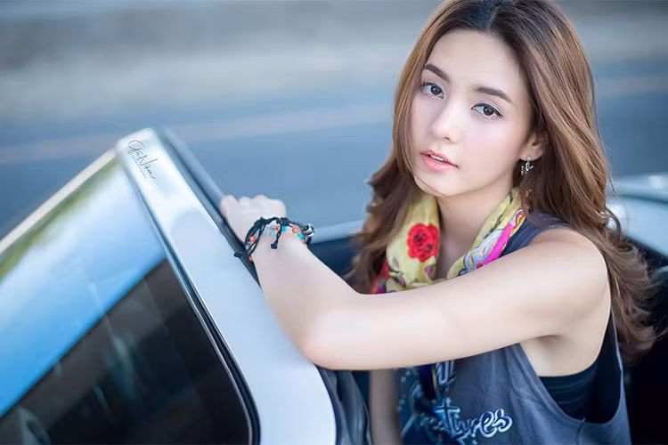 Thân xe làm bằng thép, mui làm từ nhôm trọng lượng rất nhẹ. Kích thước tổng thể dài, rộng và cao là 3.970 x 1.675 x 1.235mm, trọng lượng 980kg. Trong khoảng thời gian 1989 – 1997, hãng xe ôtô Mazda đã bán được hơn 400.000 chiếc ra thị trường. 