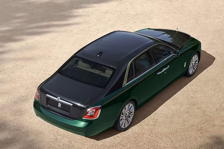 Hiện chưa rõ đại lý chính hãng đã có đơn hàng nào cho dòng xe siêu sang Rolls-Royce Ghost 2021 tại Việt Nam hay chưa, nhưng thời gian chờ bàn giao xe có thể không dưới 6 tháng, có khi các đại gia Việt phải chờ hơn 1 năm mới nhận xe Rolls-Royce Ghost thế hệ mới do sức hút của phiên bản đàn em Rolls-Royce Phantom là quá lớn.