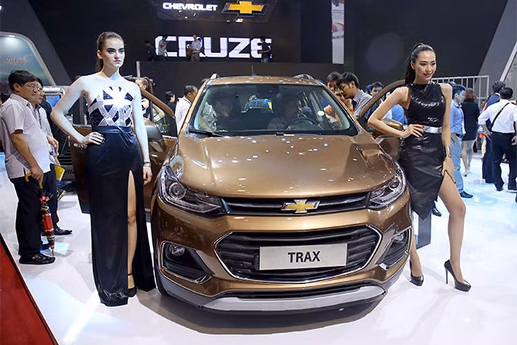 Không loại trừ khả năng mẫu xe Chevrolet Trax có thể sẽ ngưng bán tại thị trường Việt Nam trong thời gian tới. Mặc dù cho đến hiện tại, GM Việt Nam vẫn chưa có bất kỳ thông tin chính thức nào liên quan đến vấn đề này, tuy nhiên nhiều chuyên gia cũng cho hay việc nó không được bán tại Việt Nam chỉ là vấn đề thời gian.