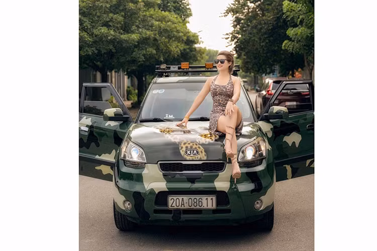 Xe được trang bị hệ thống âm thanh kết nối đa dạng từ radio, CD/MP3 đến các thiết bị ngoại vi khác. Bên cạnh đó, xe còn được trang bị những tính năng an toàn cơ bản như hệ thống phanh ABS, túi khí đôi, túi khí bên hông và hệ thống chống trộm...