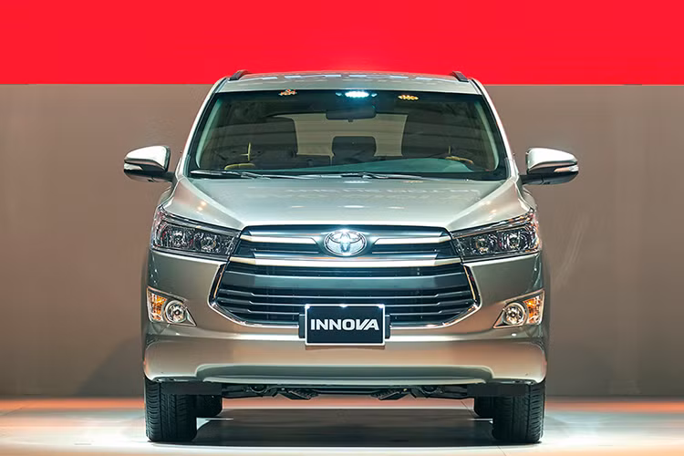 Trái ngược với sự bùng nổ của Xpander, một mẫu MPV khác là Toyota Innova lại đang giảm sức hút khi chỉ đạt doanh số 681 xe, bằng 1 nửa so với Xpander và giảm gần 500 xe so với tháng trước đó. Hiện Toyota Việt Nam và các đại lý đã triển khai các chiến dịch giảm giá khá sâu cho mẫu xe này với mức ưu đãi từ 40- 75 triệu đồng.