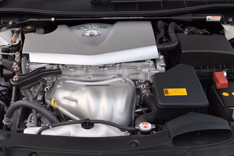 Động cơ của Toyota Camry 2.0G Extremo 2017 vẫn là loại động cơ xăng 4 xy-lanh, dung tích 2.0 lít với công suất tối đa 167 mã lực và mô-men xoắn cực đại 199 Nm tương tự phiên bản tiêu chuẩn. Động cơ này kết hợp với hộp số tự động Super ECT 6 cấp cho phép Toyota Camry 2.0G Extremo 2017 tăng tốc từ 0-100 km/h trong 10,8 giây.