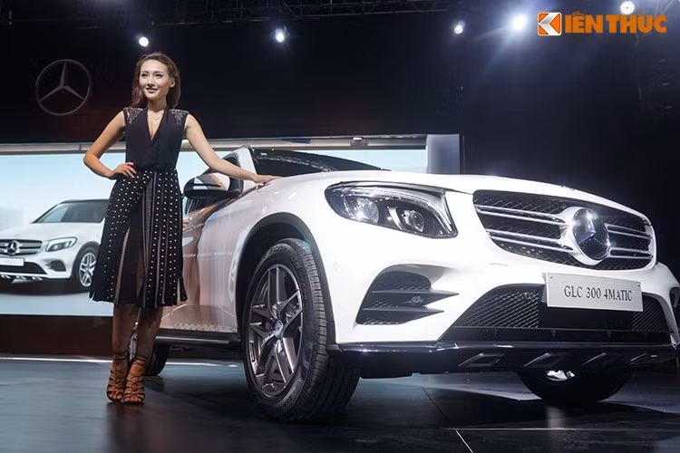 Cả hai phiên bản GLC 250 4MATIC và GLC 300 AMG 4MATIC phiên bản mới trong năm 2016 đều sử dụng động cơ 4 xi lanh thẳng hàng, dung tích 2.0L, nhưng phiên bản thứ hai mạnh mẽ hơn với động cơ có công suất cực đại 245 mã lực và mô-men xoắn cực đại là 370Nm.