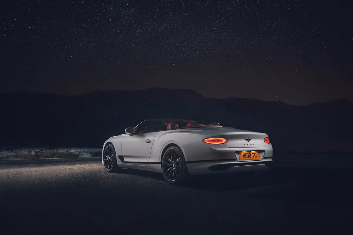 Tương tự phiên bản coupe từng xuất hiện, Bentley Continental GTC 2020 cũng được trang bị động cơ xăng W12, tăng áp kép, dung tích 6.0 lít, sản sinh công suất tối đa 626 mã lực và mô-men xoắn cực đại 900 Nm.