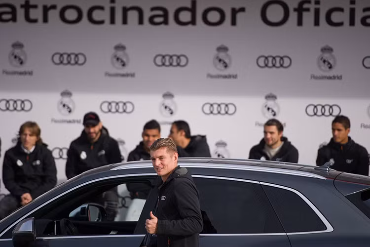 Hai ngôi sao khác của CLB Real Madrid là Gareth Bale và Isco được tặng chiếc xe thể thao Audi Q7 rộng rãi nhưng động cơ chỉ có 272 mã lực và mức giá chỉ khoảng 70.000 bảng Anh (tương đương khoảng 2,1 tỷ đồng).