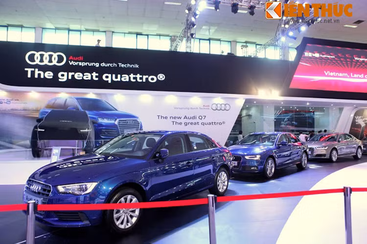 Không chỉ giới thiệu những mẫu xe của mình đến khách tham quan, tại đây Audi Việt Nam còn giới thiệu; thương hiệu, sản phẩm, công nghệ và cả tinh thần của Audi AG... một cách chi tiết đến với những khách tham quan khi đến gian hàng.