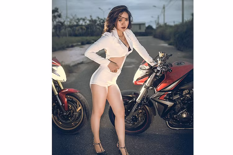 Trang bị sức mạnh cho Honda CB1000R là khối động cơ 998cc Inline, cho công suất cực đại 125 mã lực tại 10.000 vòng/phút, mô-men xoắn cực đại 99 Nm tại 7.750 Nm đi kèm hộp số 6 cấp.