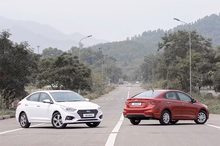 Mẫu xe thứ 2 trong danh sách tăng trưởng chính là Hyundai Accent. Trong tháng 2 vừa qua Accent đã vượt qua Vios khi đạt 933 xe, vươn từ vị trí thứ 5 ở tháng 1/2019 lên vị trí thứ 2 trong bảng tổng sắp.