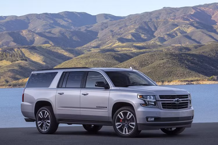 Trên phiên bản mới 2019, chiếc SUV ngoại cỡ vẫn duy trì được khả năng vận hành đáng nể và tính năng tiện ích nổi bật của mình như những phiên bản tiền nhiệm. Chevrolet Tahoe 2019 mới thuộc phân khúc SUV full-size và là đối thủ của một loạt những tên tuổi lớn như Infiniti QX80, Volvo XC90, Lexus GX460 và Lincoln Navigator.