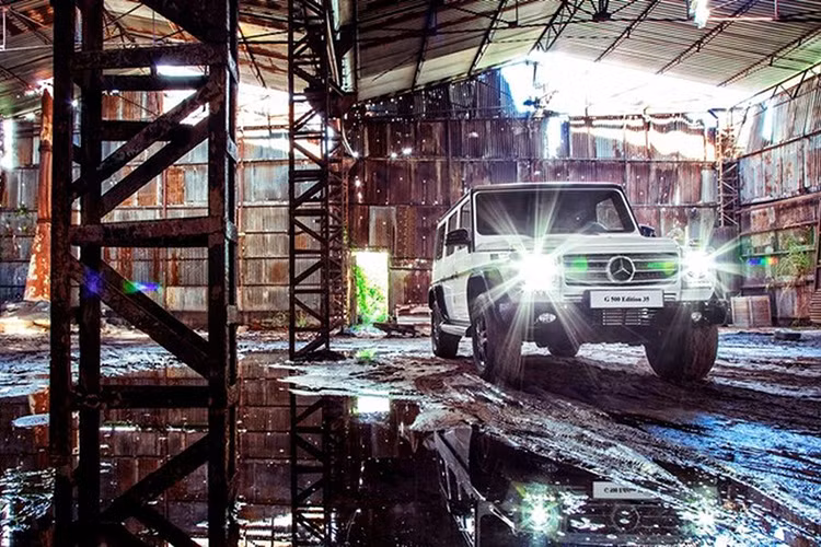 Để đánh dấu sự thành công cũng như chặng đường 35 năm phát triển của G-Class, Mercedes-Benz đã cho ra đời một phiên bản đặc biệt G 500 Edition 35. Chỉ có 350 chiếc G500 Edition 35 trên toàn Thế giới.