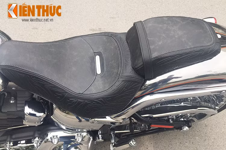  Xe sở hữu chiều cao yên 655 mm, yên xe bọc da cao cấp với các họa tiết trang trí cách điệu. Ở phiên bản này, yên xe có thiết kế giống với bản Brackout thường nhưng khác về chất liệu. 