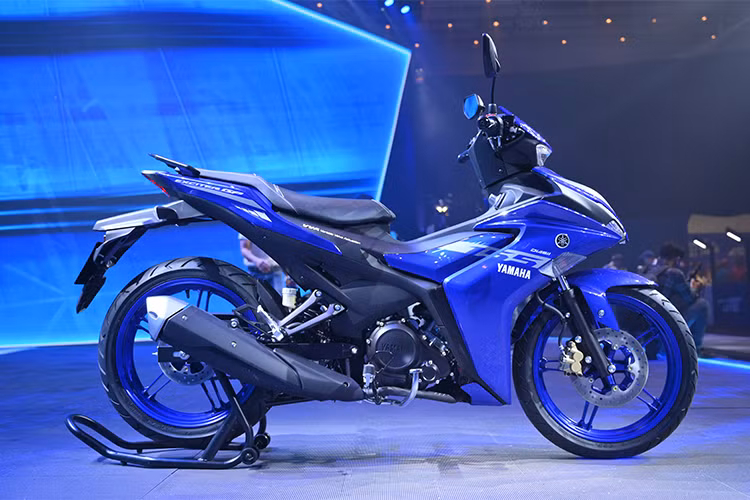 Với định hướng phát triển như một chiếc “Tiểu YZF-R1”, Yamaha Exciter 155 VVA hoàn toàn mới được nâng cấp và thay đổi nhiều chi tiết dựa trên các công nghệ đang được áp dụng trên siêu xe thể thao YZF-R1. So với đời trước, xe được lột xác hoàn toàn ở cả kiểu dáng, động cơ và trang bị. Các đường thằng, chi tiết góc cạnh ở đời cũ được thay bằng các đường cong, tạo cảm giác thanh thoát hơn Exciter 150.