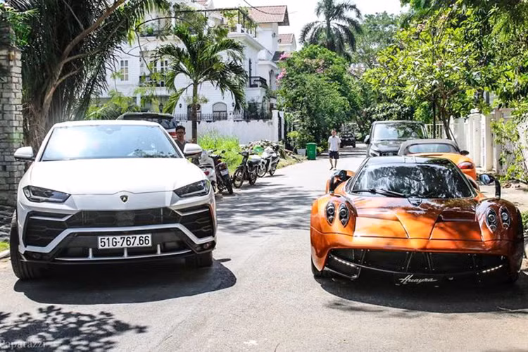 Lực hãm của khối động cơ V8 trên Lamborghini Urus đến từ cặp phanh bằng carbon-ceramic có kích thước 440 mm ở phía trước và 370 mm ở phía sau. Urus chính là chiếc xe có hệ thống phanh đĩa lớn nhất thế giới tính đến thời điểm hiện nay. Mức giá xe Lamborghini Urus tại Việt Nam bán ra chính hãng hay nhập khẩu sẽ không dưới 20 tỷ đồng.