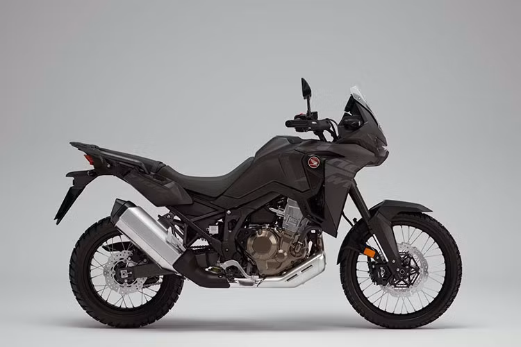 Xe có 6 chế độ lái, trong đó 4 chế độ được thiết lập sẵn bao gồm Tour, Urban, Gravel và Off-road. Thêm vào đó là 2 chế độ cho phép người lái tự thiết lập lực máy, lực phanh động cơ và chế độ ABS tùy theo điều kiện vận hành thực tế. Bình xăng có dung tích 24,8 lít cho phép tầm hoạt động của Honda Africa Twin Adventure Sports lên tới hơn 500 km. 