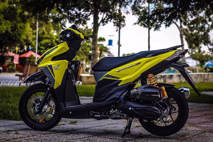 Tại thị trường Việt Nam, mẫu xe máy tay ga nhập khẩu từ Indonesia với kiểu dáng cá tính Honda Vario 150 có giá khaongr 70 triệu đồng. Sau khi được độ lại, nó càng trở nên nổi bật hơn nhưng vô cùng hiệu quả.