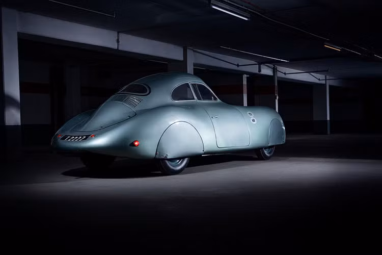 Đây là chiếc xe có ý nghĩa lịch sử nhất trong số tất cả xe mà mà hãng ôtô Porsche từng chế tạo, và bây giờ, nó đang trên đường đến buổi bán đấu giá RM Sotheby's Monterey, diễn ra vào ngày 15/8/2019 tới đây.