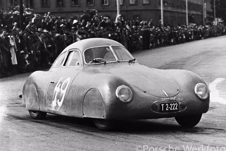 “Không có Porsche Type 64 huyền thoại thì sẽ không có Porsche 356, 550, hay 911,” Marcus Görig, chuyên gia xe ôtô của RM Sotheby's, nói. “Đây là câu chuyện nguồn gốc của Porsche, chiếc xe đã sinh ra huyền thoại của công ty và nó mang tới cho các nhà sưu tập một cơ hội hiếm có là ngồi vào cái ghế của Ferdinand và Ferry Porsche".
