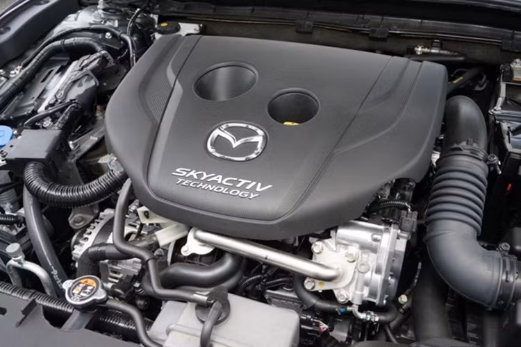 Hiện chưa rõ trang bị an toàn trên xe Mazda3 phiên bản facelift 2017 sẽ được nâng cấp những gì sau khi được phân phối chính thức tại Việt Nam. Tuy nhiên ở bản hiện hành, Mazda3 nổi bật với hệ thống ổn định thân xe điện tử, hệ thống hỗ trợ phanh, hỗ trợ khởi hành ngang dốc, chống trượt, camera lùi và 6 túi khí an toàn xung quanh xe.