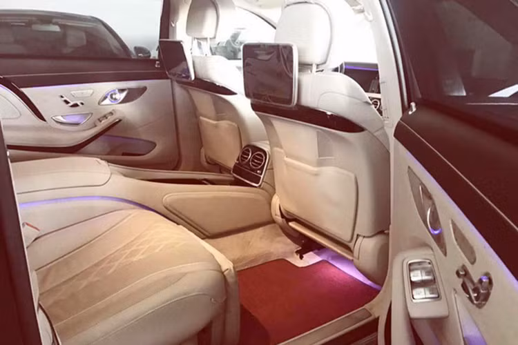 Maybach S600 sử dụng động cơ V12 tăng áp kép, dung tích 6.0 lít, sản sinh công suất cực đại 530 mã lực và mô-men xoắn cực đại 830 Nm. Kết hợp với hộp số tự động 7 cấp 7G-Tronic Plus, xe mất 5 giây để tăng tốc từ 0-100 km/h trước khi đạt vận tốc tối đa 250 km/h.