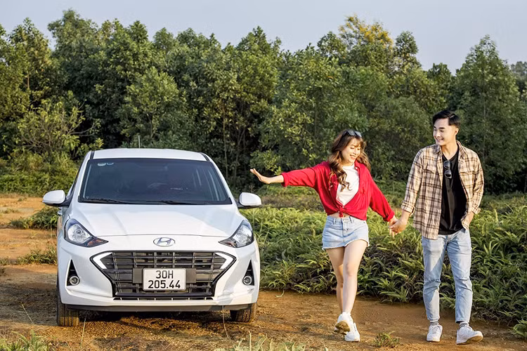 Dù chỉ đạt 263 xe, giảm 45% so với tháng 1/2024, nhưng đặt trong bối cảnh sức mua ôtô toàn thị trường đang "chững lại" kết quả này giúp cho Hyundai Grand i10 đứng ở vị trí thứ 10 trong bảng xếp hạng. Hyundai Grand i10 đang được lắp ráp trong nước và phân phối với tất cả 6 phiên bản, gồm 3 phiên bản hatchback và 3 phiên bản sedan với các lựa chọn 1.2MT Tiêu chuẩn, 1.2MT và 1.AT.