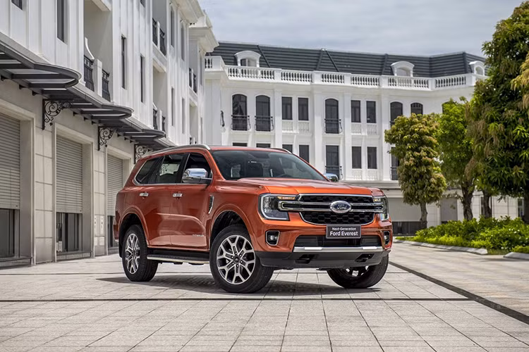 Kết thúc tháng 2/2023, với doanh số 351 xe bán ra Ford Everes đứng ở vị trí thứ 7 trong Top 10 và tụt 1 bậc so với tháng trước. Ford Everest được làm mới vào tháng 7/2022 với 5 phiên bản, giá dao động 1,099-1,499 tỷ đồng. Động cơ của 3 phiên bản Ambiente, Sport và Titanium là Diesel I4 2.0 lít tăng áp đơn; trong khi đó 2 bản cao nhất Everest Titanium+ và Wildtrack sử dụng động cơ diesel 2.0L Bi-Turbo. 