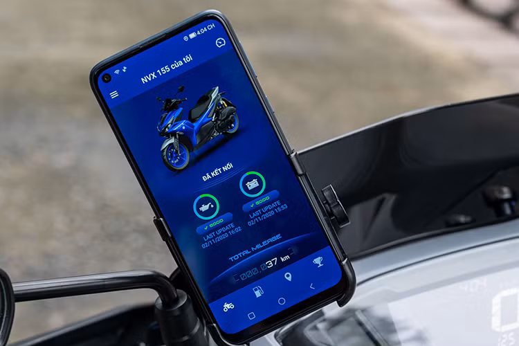 Trên phiên bản mới, Yamaha Việt Nam còn mang đến cho xe gói phụ kiện đồ chơi gồm 9 món: Chắn bùn phụ bánh sau; Kính chắn gió màu khói; Nắp bình xăng xám bạc; Bộ gù bảo vệ tay lái màu đen; Ốp máy carbon; Dán carbon nắp lọc gió; Ốp bảo vệ ống xả màu bạc; Ốp bảo vệ ống xả carbon; Ốp bảo vệ két nước carbon...