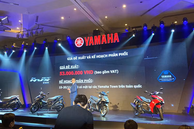 Giá xe Yamaha NVX 155 VVA được Yamaha Việt Nam niêm yết ở mức 53 triệu đồng. Xe có 6 tùy chọn màu sắc gồm Xanh, Vàng đồng - Đen, Đỏ, Đen, Cam xám và bản giới hạn Monster Energy MotoGP. Dự kiến, xe sẽ chính thức được bán ra thị trường từ ngày 15 - 20/11 tới đây.