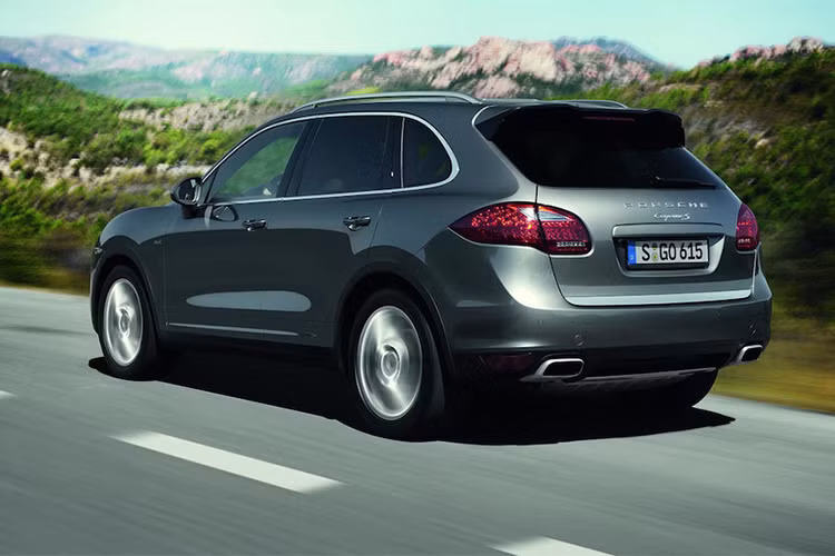 Tháng 7/2017 vừa qua chính quyền Đức đã thu hồi Porsche Cayenne phiên bản động cơ dầu, các dòng xe khác như Panamera, Macan cũng từng bị thu hồi. Chính những động thái này đã gây ra sự sụt giảm của nhu cầu thị trường đối với các dòng xe động cơ diesel truyền thống.