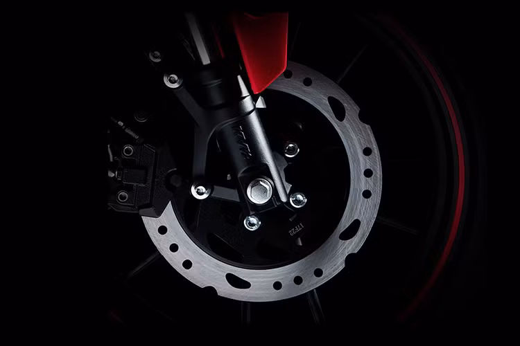 GPX Demon 150RG cũng sở hữu thiết kế khung dạng Trellis hoàn toàn mới. Xe vẫn có phuộc trước USD cùng phuộc sau monoshock KYB. Cả 2 lốp của GPX Demon 150 đều do hãng Pirelli cung cấp với kích thước trước/sau 120/70/14 và 140/70/14 đi kèm phanh đĩa trước và sau nhưng không có hệ thống ABS. Xe có trọng lượng khoảng 130 kg.