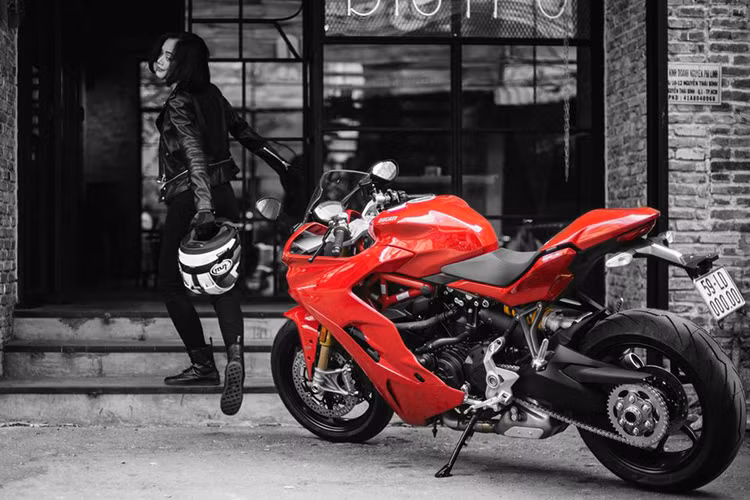 Đại diện Ducati tại Việt Nam, Tổng Giám Đốc bà Vũ Bích Trang đánh giá: “Chúng tôi muốn tìm kiếm một nhân tố mới, nhưng có khả năng thể hiện đầy đủ và tốt nhất những đặc trưng của SuperSport, chúng tôi muốn tất cả mọi người nhìn thấy được sự mạnh mẽ, năng động và rất cuốn hút của dòng xe SuperSport, và Trần Hiền chính là người mà chúng tôi tin có thể truyền đạt tốt nhất những yêu cầu đó”.