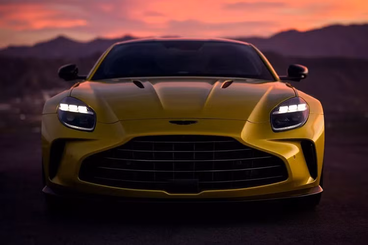 Aston Martin sẽ bắt đầu sản xuất Vantage 2025 trong quý này trước khi bắt đầu đợt giao hàng đầu tiên vào quý II/2024. Mức giá xe Aston Martin Vantage 2025 chưa được công bố chính thức.