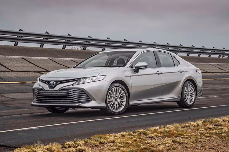 Một sô đại lý Toyota tại Việt Nam cũng khẳng định xe sẽ có 2 phiên bản là 2.0G và 2.5G thay vì 3 phiên bản như thế hệ hiện tại. Tương ứng với đó là 2 loại động cơ gồm 1 loại có dung tích 2 lít cho công suất tối đa 167 mã lực và mô-men xoắn cực đại 199 Nm, đi kèm hộp số tự động 6 cấp.