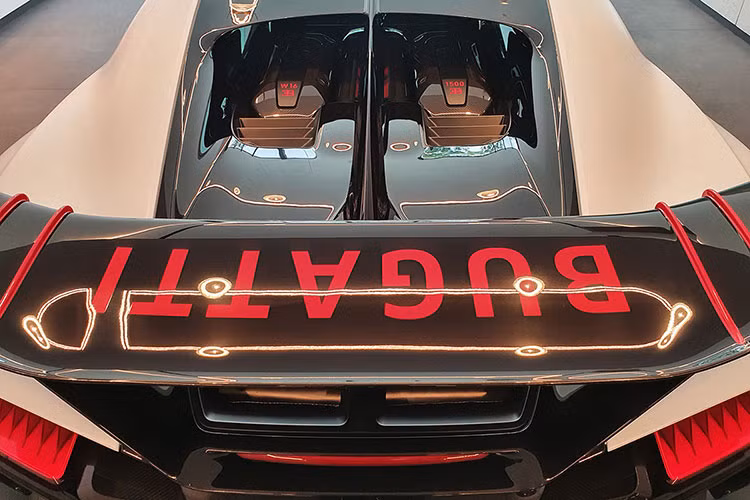 Dù không tiết lộ số lượng xe Bugatti ở Singapore là bao nhiêu chiếc, nhưng trước khi mở showroom Bugatti, vào năm 2019, tập đoàn Wearnes Automotive đã có buổi giới thiệu bí mật với các khách hàng VIP của mình về mẫu siêu xe điện Rimac C_Two và có đến 3 chiếc Bugatti Chiron được trưng bày bên cạnh nhiều chiếc xe hypercar đắt đỏ khác.