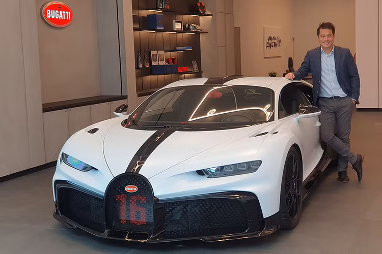 Bugatti Singapore sẽ chịu trách nhiệm bảo dưỡng, kiểm tra và cả bán hàng cho các khách hàng thuộc khu vực châu Á - Thái Bình Dương. Điều này đồng nghĩa với việc các đại gia ở Hồng Kông, Macau, Đài Loan, Hàn Quốc hay đến New Zealand có thể mua xe Bugatti chính hãng từ đại lý ở Singapore.