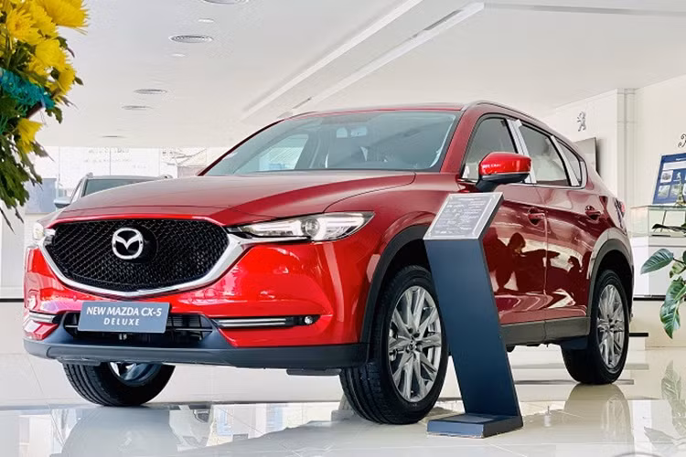 So với 1.216 xe bán ra trong tháng 1/2022, Mazda CX-5 đã giảm 162 xe so với tháng trước. Thế nhưng kết quả này vẫn giúp Mazda duy trì ở vị trí thứ 6 trong Top 10 xe bán chạy nhất tháng. Tại Việt Nam, Mazda CX-5 được phân phối 7 phiên bản với giá bán từ 839 triệu đến 1,059 tỷ đồng.