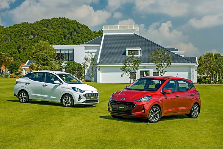 Về phía Hyundai Grand i10, kết thúc tháng 2 mẫu xe này đã bán được 987 xe, tăng 77 xe so với tháng trước. Đây cũng là mẫu xe duy nhất có mức tăng trưởng dương trong tháng, điều này cũng khiến cho mẫu xe thương hiệu Hàn Quốc quay trở lại Top 10 và đứng ở vị trí thứ 7 trong bảng xếp hạng.