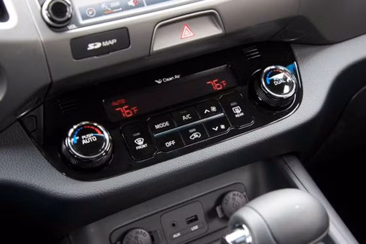 Sportage 2019 là mẫu xe đầu tiên của nhà sản xuất ôtô Kia sử dụng hệ truyền động hybrid gọi là EcoDynamics +, bao gồm một động cơ diesel, một động cơ điện nhỏ và một bộ pin lithium-ion 48V công suất 0,46 kWh.