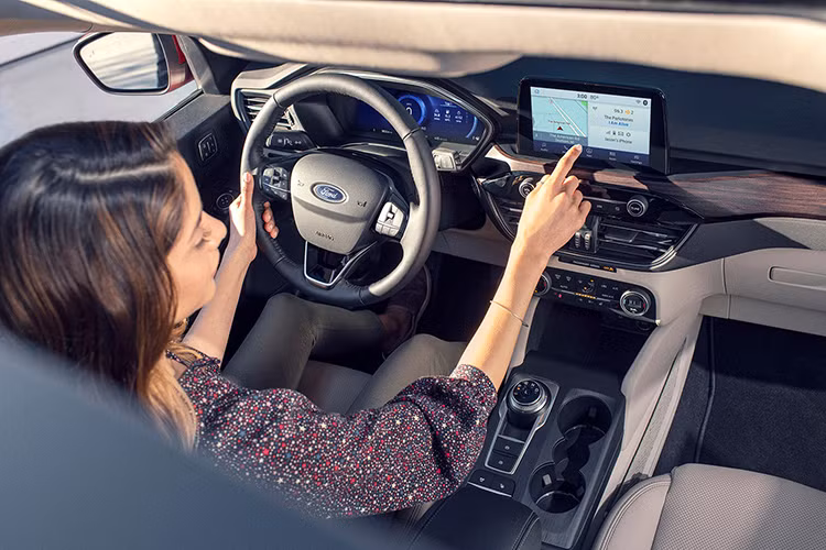 Công nghệ an toàn Ford Co-Pilot 360 được trang bị trên Escape thế hệ thứ 4 này cũng là trang bị tiêu chuẩn ho xe, nó bao gồm kiểm soát hành trình thích ứng, phanh khẩn cấp tự động và cảnh báo điểm mù...