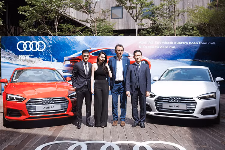 Dù có kích cỡ lớn hơn nhưng A5 Sportback 2017 lại nhẹ hơn phiên bản tiền nhiệm 220 kg, với trọng lượng không tải chỉ 1.470 kg. Cảm giác vô-lăng của xe cũng được cải thiện nhờ hệ thống lái mới nhẹ hơn 3,5 kg, có tỉ số truyền 15,9:1 thể thao. A7 Sportback mới cũng được trang bị hệ thống treo biến thiên và hệ thống lái 5 chế độ: Thoải mái, Tự động, Thể thao, Hiệu quả và cài đặt cá nhân.
