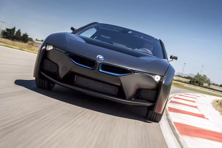  Mẫu i8 Hydrogen được xem là thành quả mà BMW ấp ủ suốt nhiều năm nay trước khi đưa mẫu xe thể thao chạy nhiên liệu sạch này vào sản xuất năm 2020.