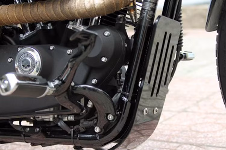 Harley-Davidson 48 sở hữu động cơ V-Twin Evolution có dung tích 1.200 phân khối, làm mát bằng không khí, mô-men xoắn cực đại 107 Nm tại vòng tua máy 4.000 vòng/phút. Hộp số 5 cấp.