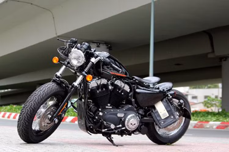Tại Việt Nam, giá niêm yết của một chiếc Harley-Davidson Forty Eight phiên bản 2015 khoảng 503,9 triệu đồng. Tuy nhiên từ ngày 10/09 đến 20/10/2015, giá bán của chiếc xe được giảm xuống chỉ còn 448,448 triệu đồng.