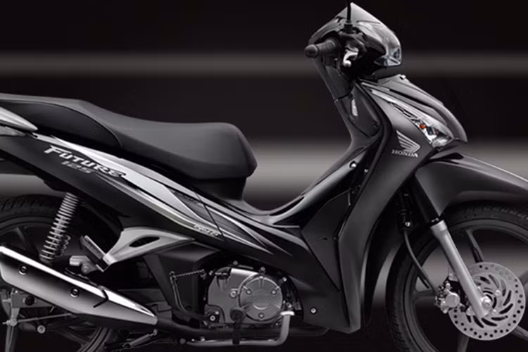  Honda Việt Nam hiện cũng đã nâng cao trải nghiệm lái cho khách hàng bằng việc trang bị hệ thống phun xăng điện tử PGM-FI cho tất cả các phiên bản của mẫu xe số phổ thông mạnh mẽ này. Đặc biệt, Future FI 125cc cũng được kỳ vọng để lại ấn tượng tốt cho khách hàng khi sử dụng động cơ đạt tiêu chuẩn khí thải EURO 3.