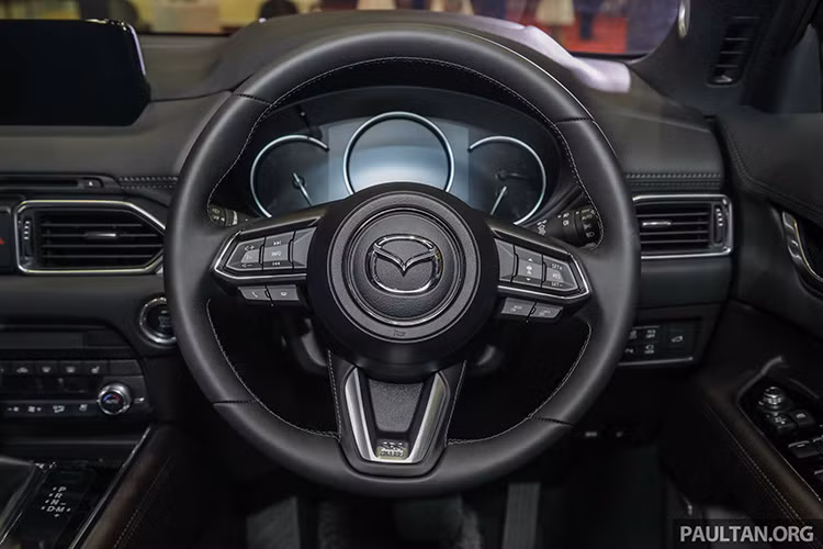 Các trang bị an toàn của Mazda CX-8 2019 sẽ bao gồm 6 túi khí, hệ thống cân bằng điện tử (Dynamic Stability Control), hệ thống kiểm soát lực kéo, khởi hành ngang dốc (Hill Launch Assist), hỗ trợ kiểm soát gia tốc Mazda G-Vectoring Control (GVC),...