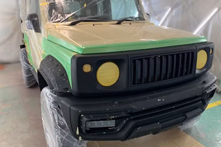 Phiên bản độ Suzuki Jimny Black Bison Edition của Wald International được phát triển dựa trên Suzuki Jimny Sierra 2019. Đây vốn là phiên bản dành cho các thị trường quốc tế của Suzuki Jimny thế hệ mới.