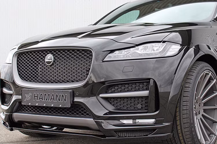 Trước hết, Hamann nâng cấp sức mạnh của chiếc Jaguar F-Pace thông qua việc trang bị hệ thống ống xả hiệu suất cao đồng thời gắn chip điện tử trên động cơ giúp tối ưu hoá khả năng sản sinh công suất.