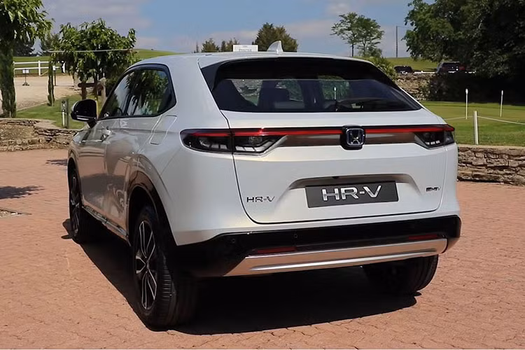 Gói an toàn cao cấp Honda Sensing sẽ xuất hiện trên Honda HR-V 2022 mới, bao gồm các tính năng như: Hệ thống kiểm soát hành trình thích ứng; Hệ thống cảnh báo va chạm; Phanh tự động khẩn cấp; Hỗ trợ giữ làn đường; Đèn pha thích ứng tự động...