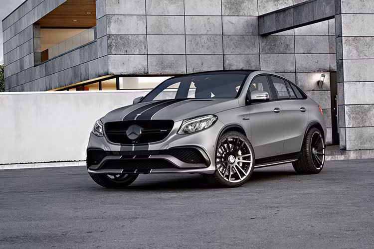 Mẫu Mercedes-AMG GLE 63 Coupe được trang bị động cơ V8 tăng áp kép là một đối thủ đáng gờm của BMW X6 vốn đã ‘làm mưa, làm gió’ trong phân khúc crossover trên thị trường trong những năm gần đây và GLE 63 cũng không vừa khi đang dần gầy dựng danh tiếng của mình và cũng là mục tiêu tiềm năng của những công ty chuyên độ xe.