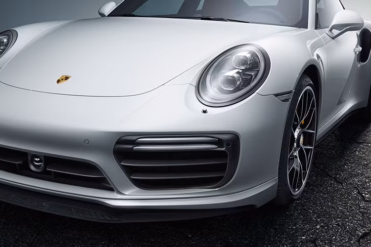 Ra mắt tại thị trường Việt Nam lần này, Porsche giới thiệu các phiên bản đa dạng của dòng xe 911 bao gồm 911 Carrera, 911 Carrera 4 và 911 Turbo cùng các phiên bản “S”.